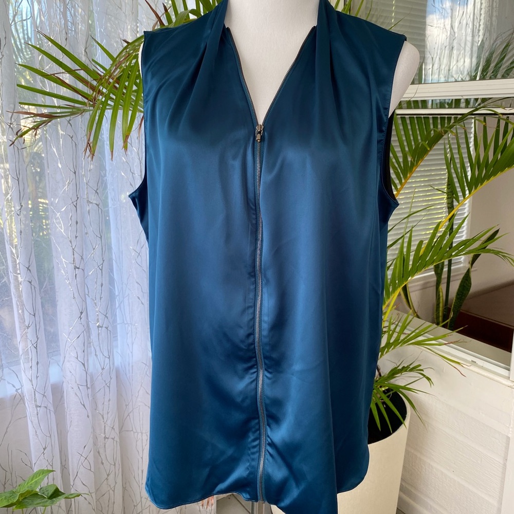 Tahari Satin Top Front Zip Closure